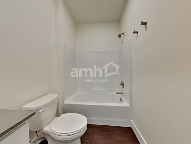 Building Photo - 1421 Alderleaf Ave