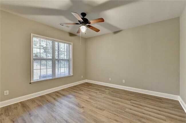Building Photo - 4005 Edgecomb Dr