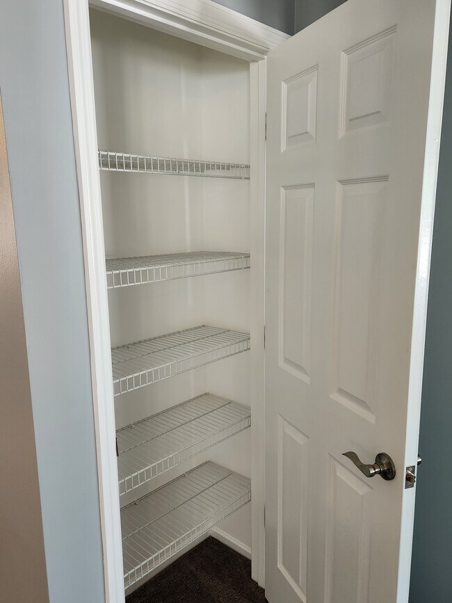 Linen closet - 2525 Hidden Meadow Ln