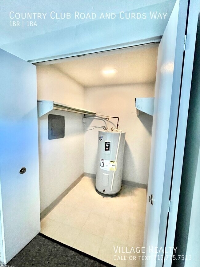 Building Photo - 613 Country Club Rd