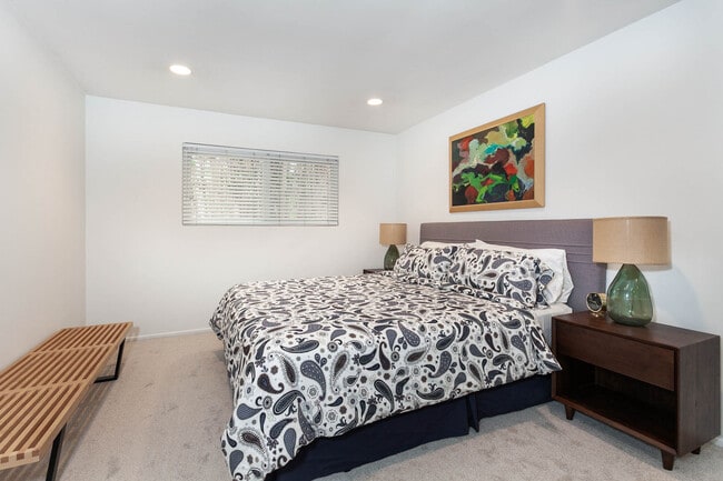 Building Photo - 938 San Vicente Blvd