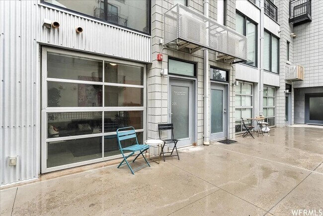 Building Photo - 360 W Broadway