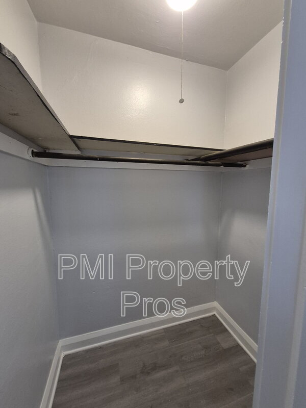 Building Photo - 2517 W Hadley St