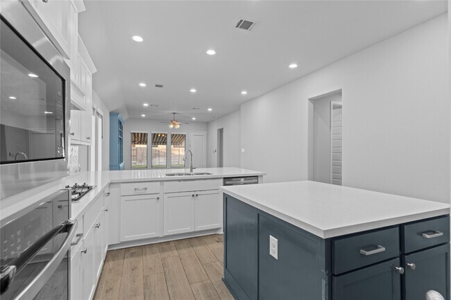 Building Photo - 17159 Sandstone St