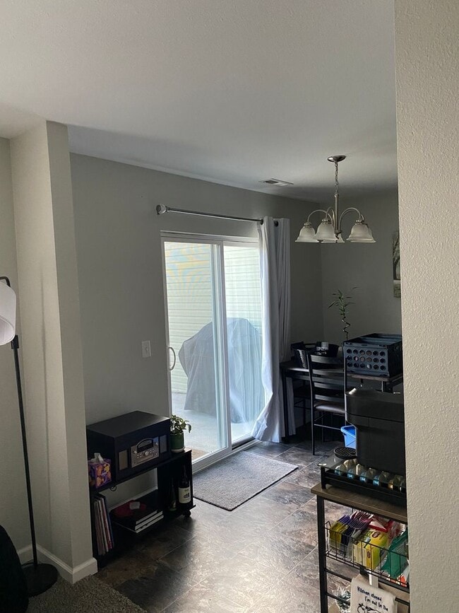 Building Photo - 3bed 2.5 bath Twinhome SORRY NO PETS!!