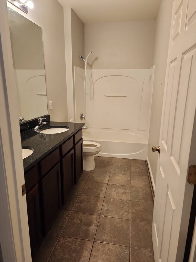 Building Photo - 2472 Lantana Ln