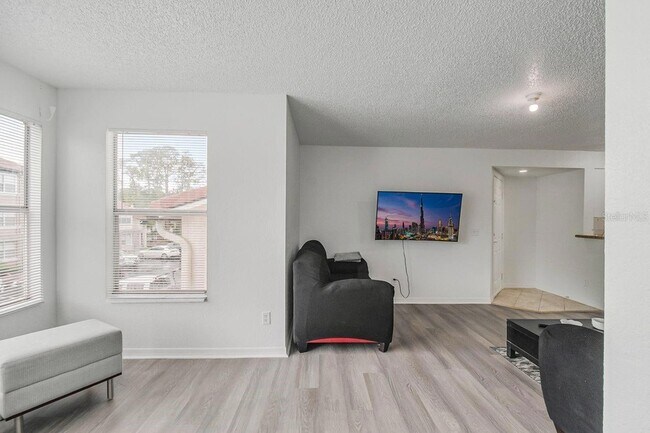 Building Photo - 582 Good Life Wy