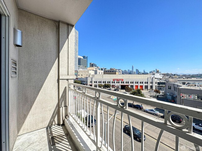 Building Photo - 140 Van Ness Ave