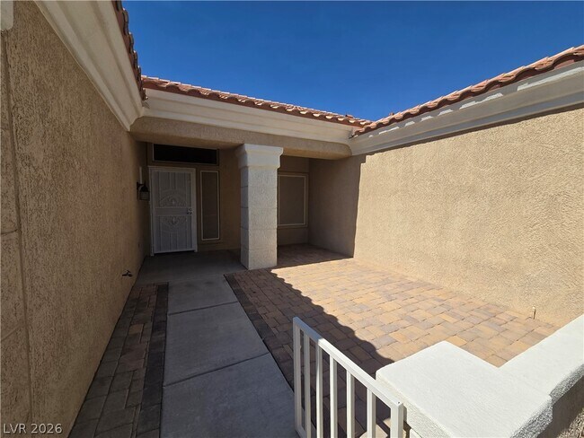 Building Photo - 10309 Longwood Dr