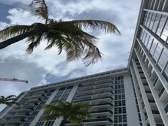 Building Photo - 10275 Collins Ave