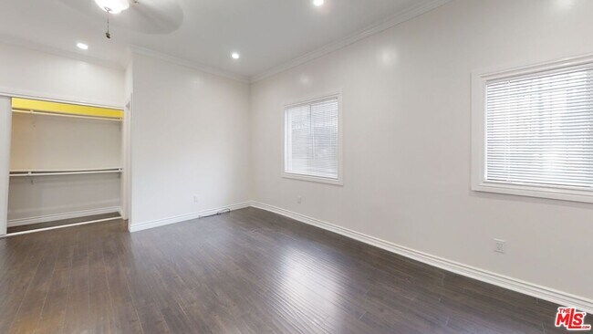 Building Photo - 5522 Sierra Vista Ave