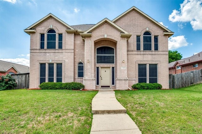 Primary Photo - Large 4 Bedroom Home in High Pointe!