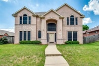 Building Photo - Large 4 Bedroom Home in High Pointe!