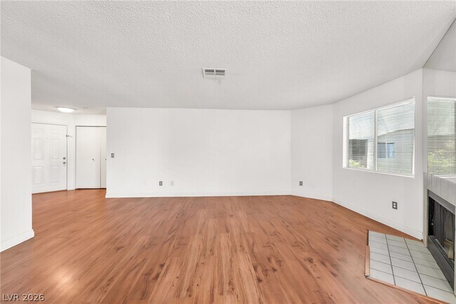 Building Photo - 6859 Tamarus St