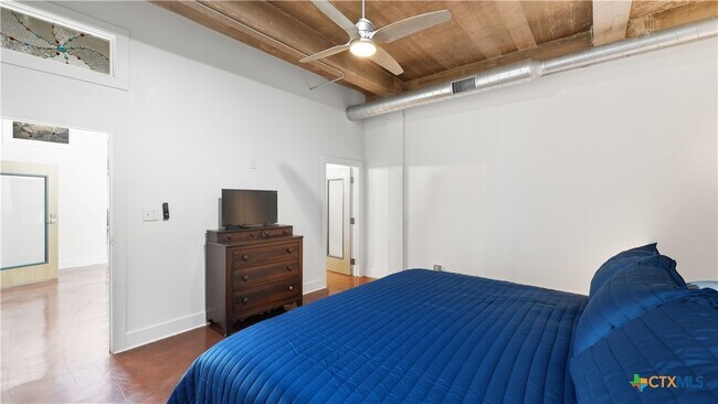 Building Photo - 222 Losoya St