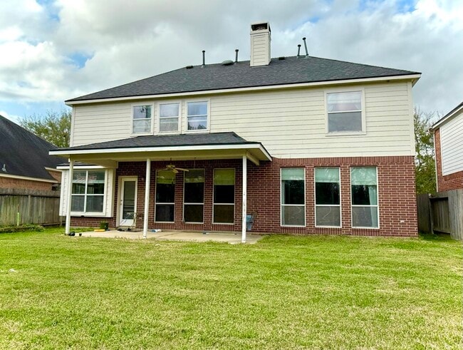 Building Photo - 22435 Cascade Springs Dr