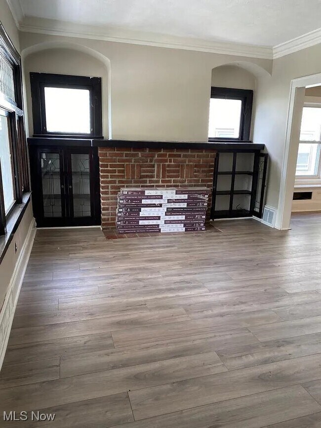 Building Photo - 2215 Chesterland Ave