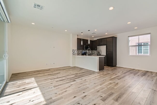 Building Photo - Stylish Three-Story Townhome with Private Courtyard & Pool Access