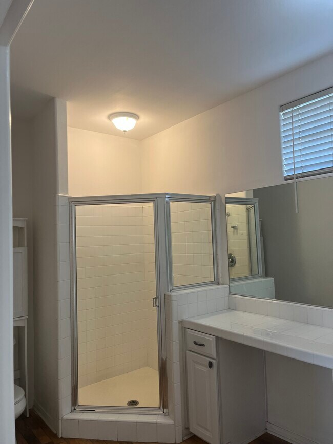 Building Photo - 8960 Camellia Ct