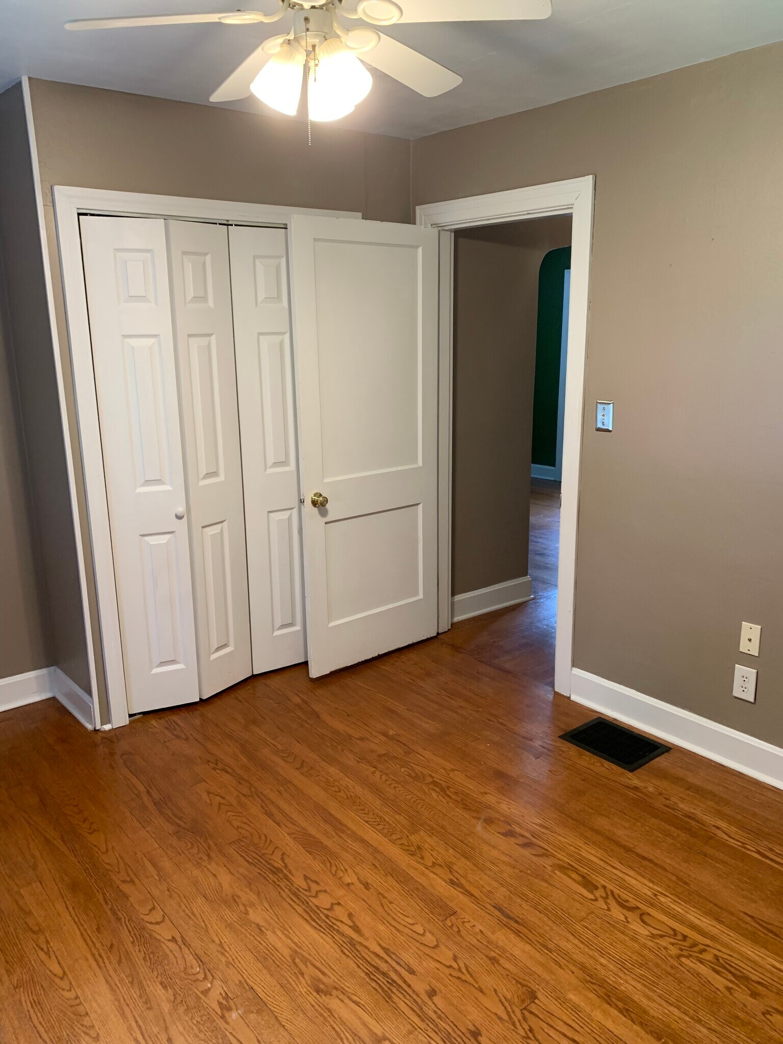 Building Photo - 308 Village Dr