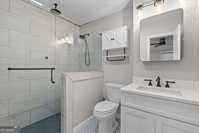 Building Photo - 541 N White St