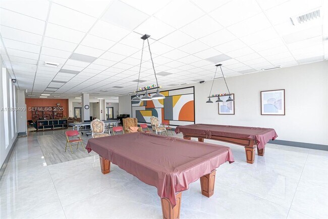 Building Photo - 3140 S Ocean Dr