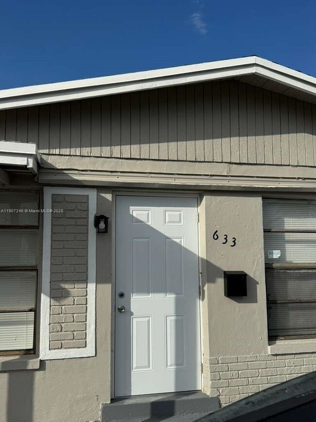 Primary Photo - 633 NW 20th St