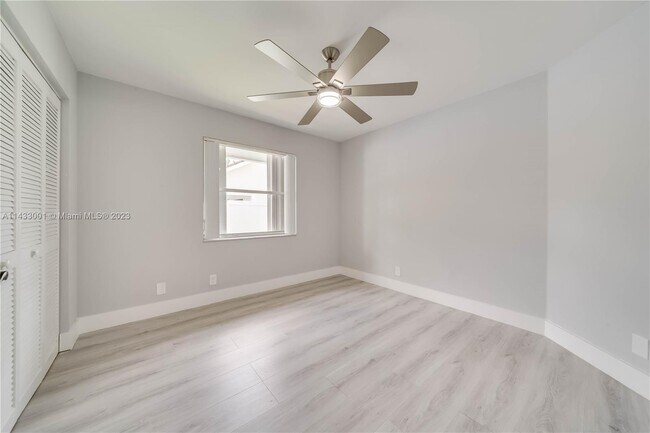 Building Photo - 1550 SW 52nd Terrace