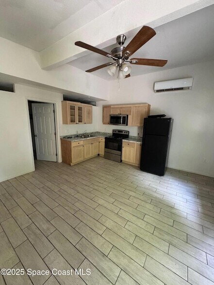 Building Photo - 808 Forrest Ave