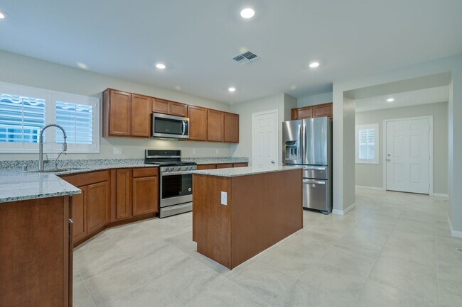 Building Photo - Mountains Edge!! Gated!!  4 bedrooms!! Primary Bedroom and bath down Stairs!! 2 Primary bedrooms!...