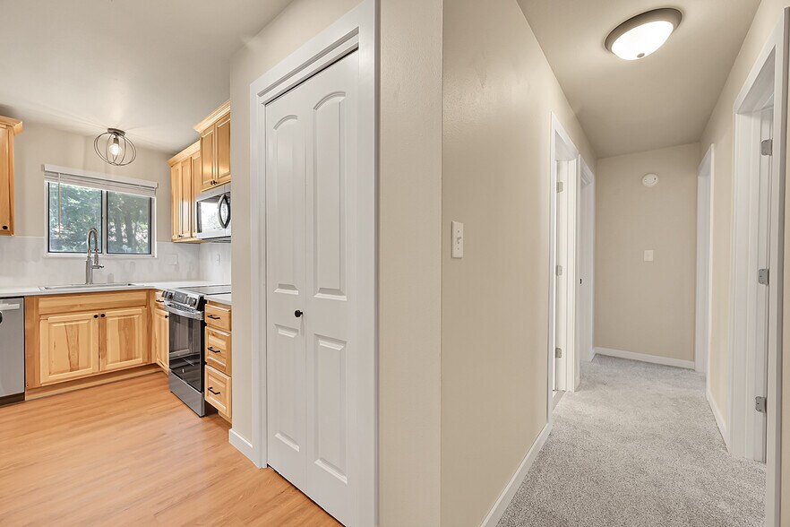 Building Photo - 2742 W 22nd Street Dr