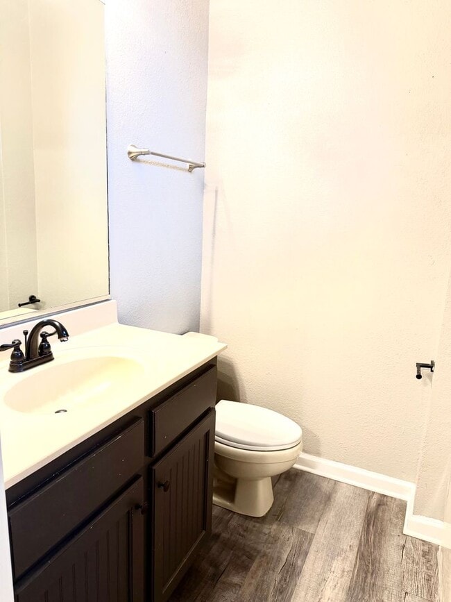 Building Photo - 3 Bed / 2 Bath in Jonesboro Available Now!