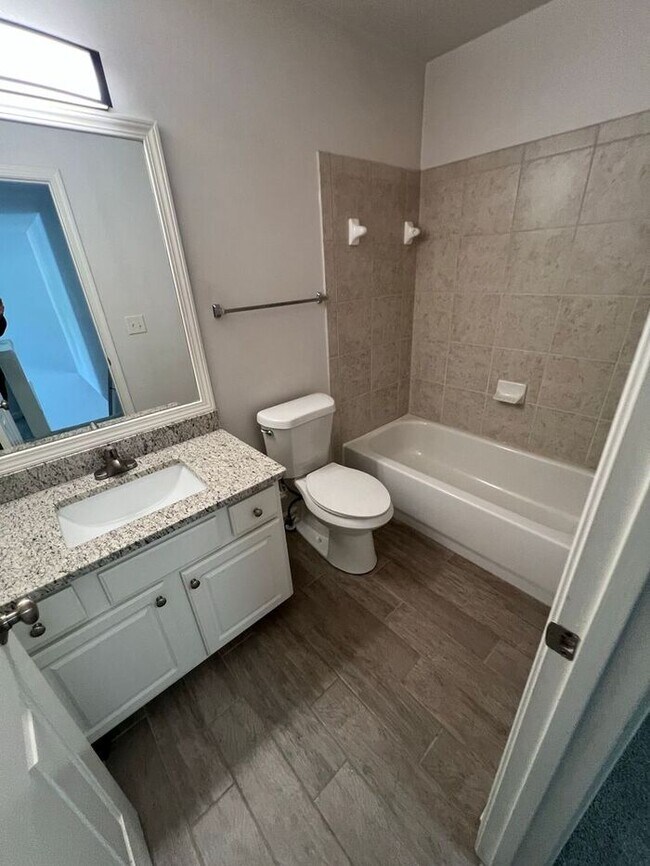 Building Photo - NOW READY!!! 3 bed 2.5 bath townhome in Duluth!