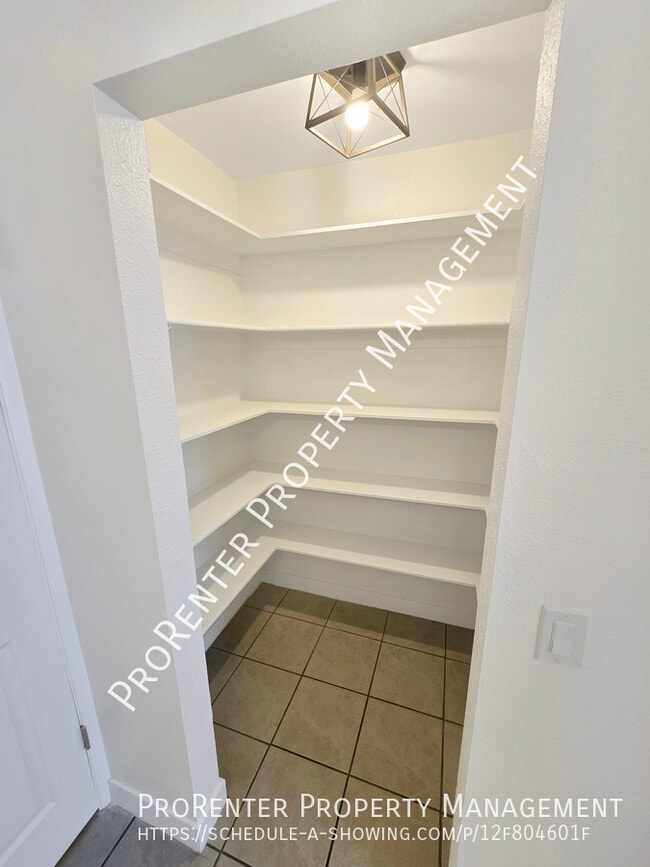 Building Photo - 975 Essex Ct Way
