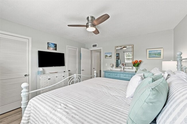 Building Photo - 7151 Sunset Way