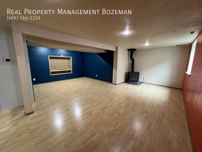 Building Photo - 452 Woodman Dr