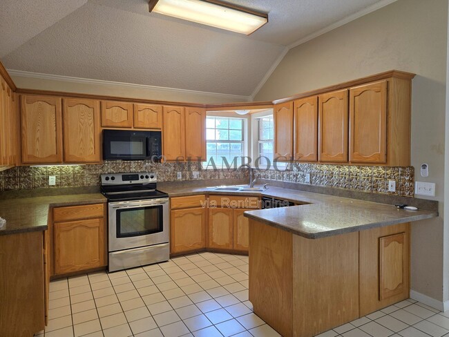 Building Photo - 260 Cross Country Dr