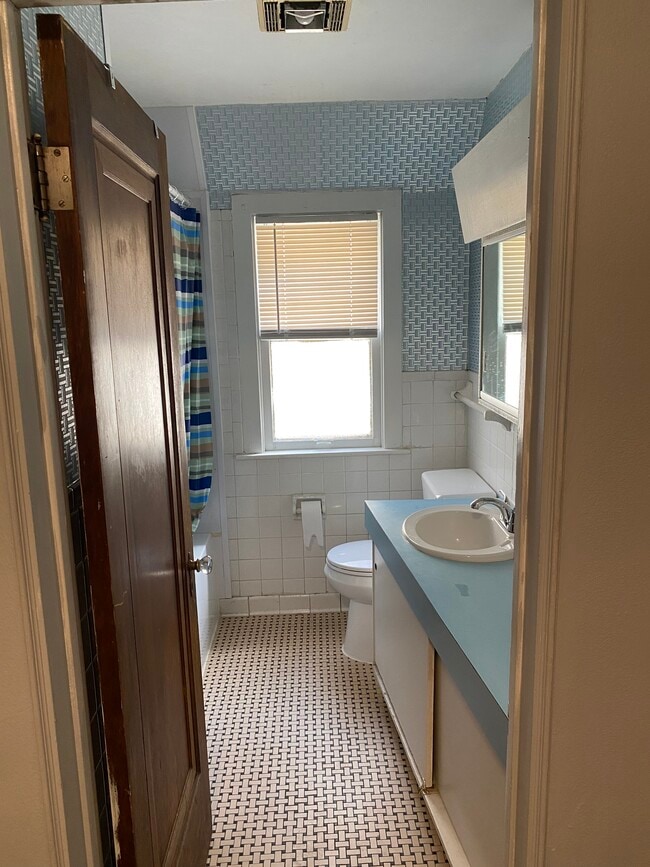 upper bathroom - 1033 Ackerman Ave