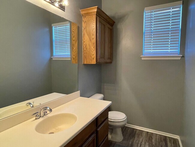 Building Photo - Large 3 Bed 3 Bath Home with an Office in ...