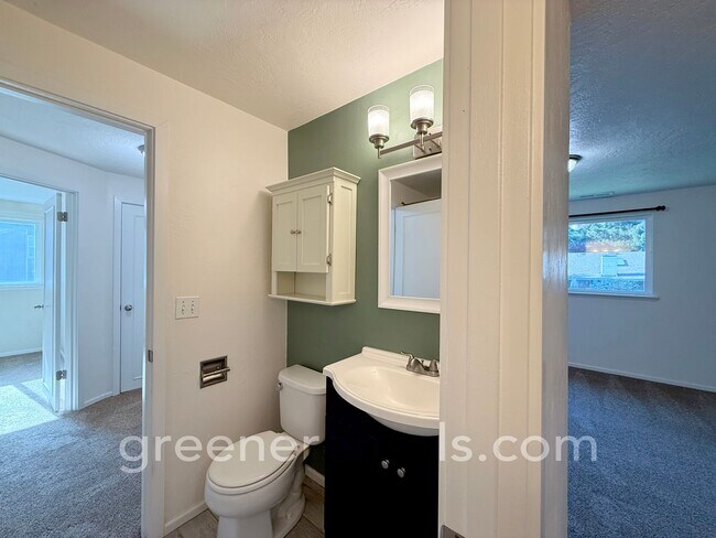 Building Photo - 3BD/1.5BA in Desired West Olympia Location
