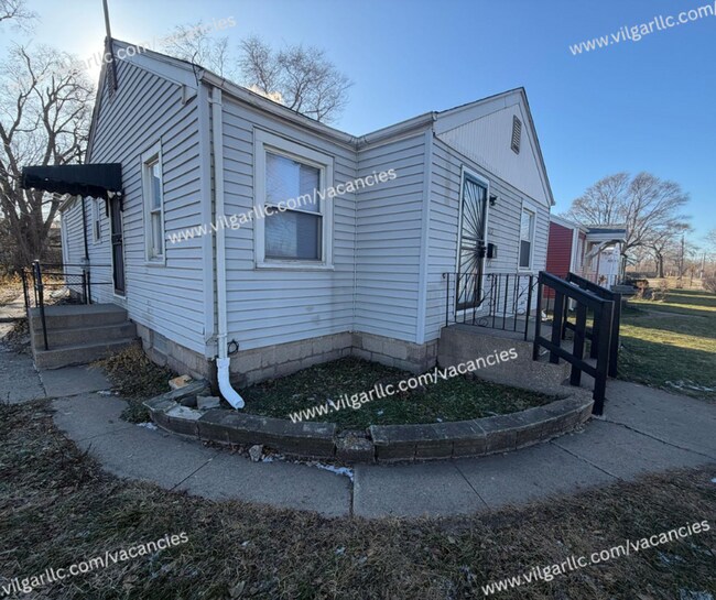 Building Photo - Spacious & well-appointed 3-Bedroom • 1-Bathroom Home