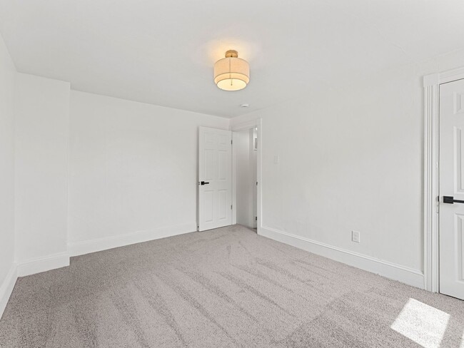 Building Photo - Beautifully Updated 3-Bedroom Home with Spacious Front Porch in Mount Holly