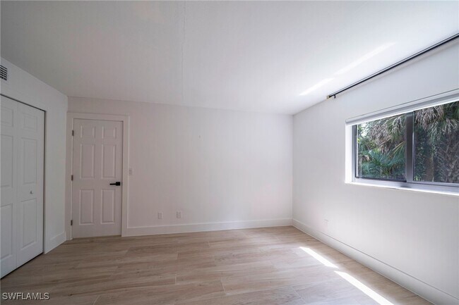 Building Photo - 17456 Silver Fox Dr