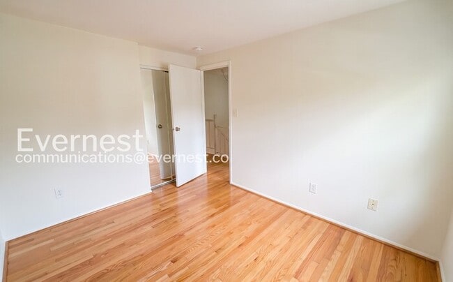 Building Photo - 3284 Wyndale Ct