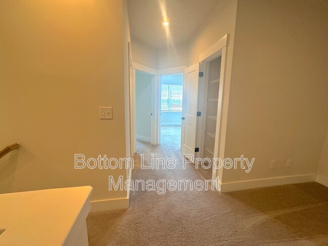 Building Photo - 9542 Munsing Dr