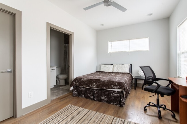 Building Photo - 1044 2nd Ave S