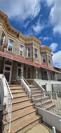 Building Photo - 1135 E 15th St