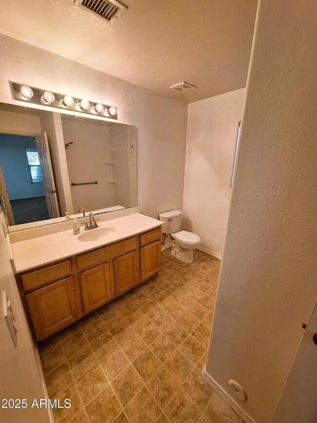 Building Photo - 8136 W Stella Ave