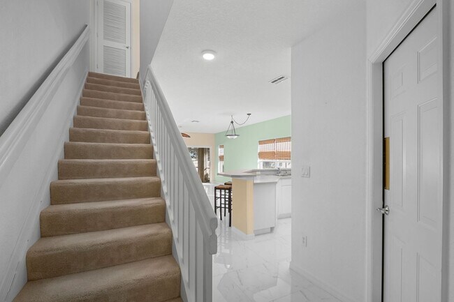 Building Photo - Charming 2-bedroom, 2.5-bathroom townhome ...