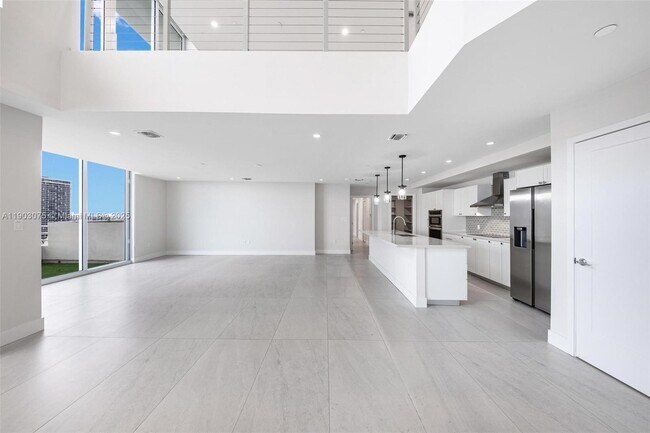 Building Photo - 555 NE 34th St